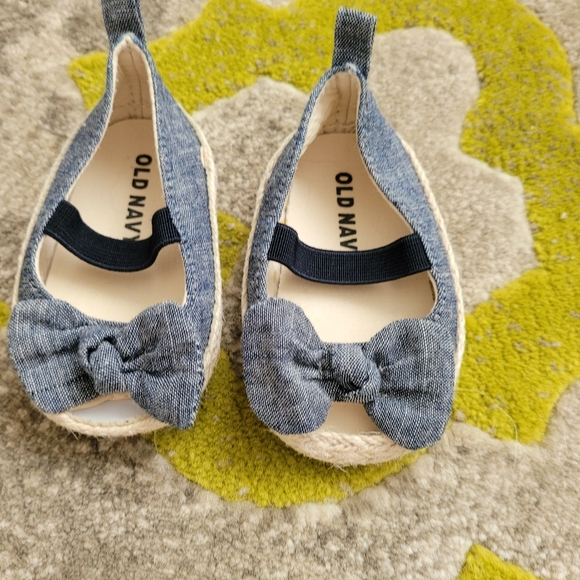 Old navy 0-3 open toe baby shoe - Picture 2 of 2
